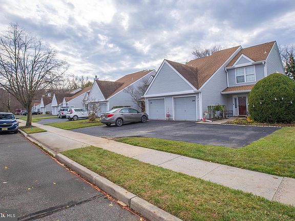 3rd image of 184 Birch Hollow Dr