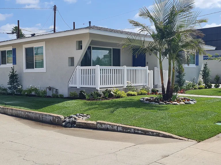 Newly Renovated 3 Bedroom Home in Orange — Photo 13