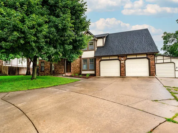 915 N Toh N Hah Ct, Wichita, KS 67212