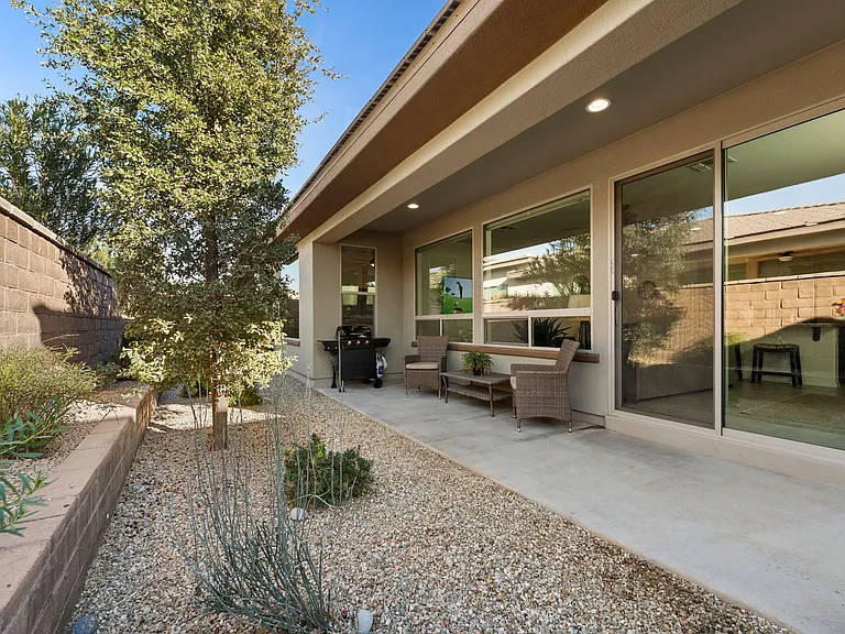 678 E Cobblestone Dr — Photo 15