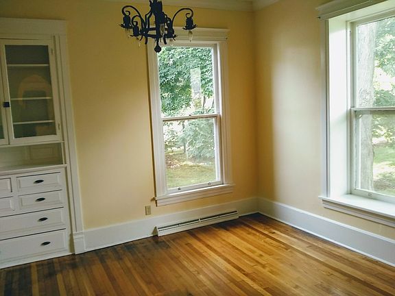 3rd image of 211 E Market St