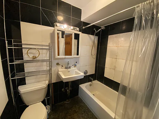 Rented by Realty 2000 Corp | media 4