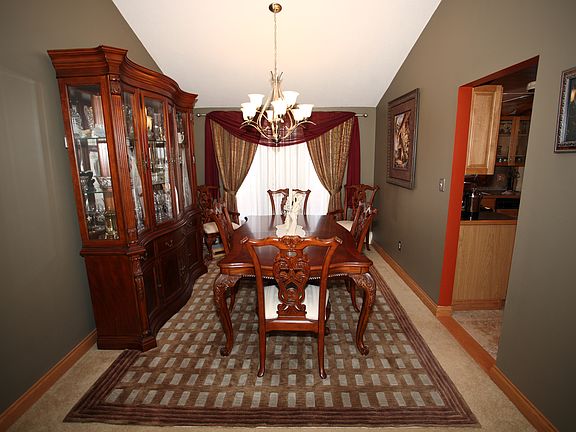 3rd image of 330 Robin Hill Dr