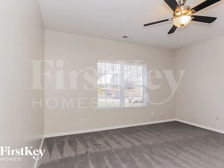 12204 Flatbush Dr — Photo 9
