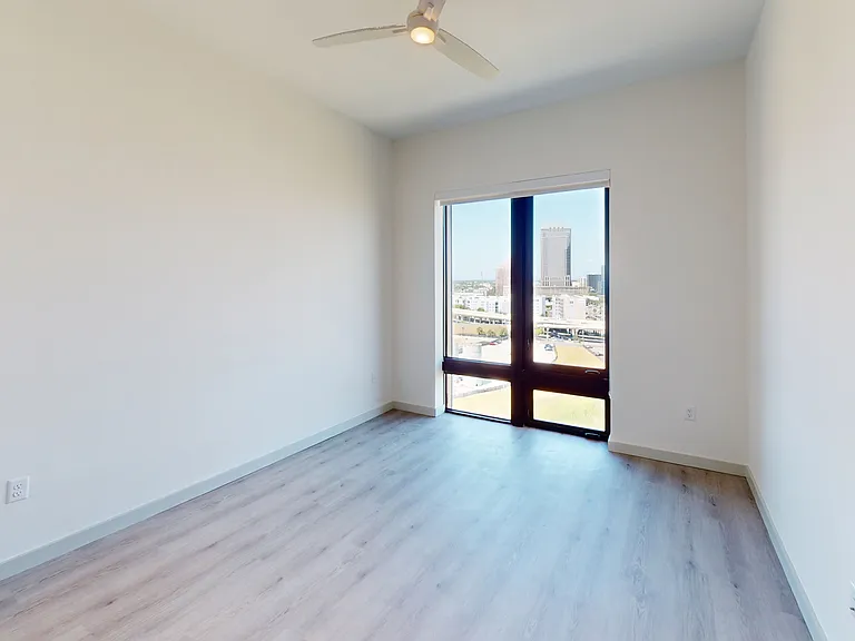 101 N Meridian — Photo 123
