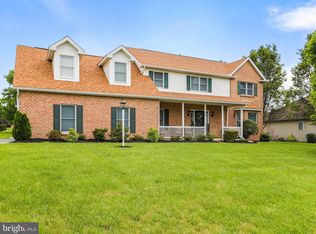 2045 Farmall Dr, Greencastle, PA 17225