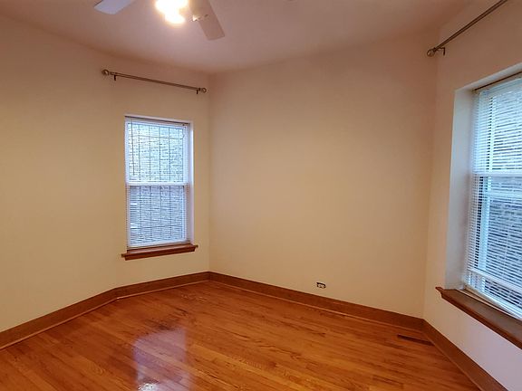 4th image of 926 W Windsor Ave APT 2S