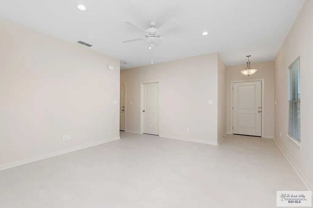 3 bed, 2.0 bath, 1846 sqft, $1,950 — Photo 2