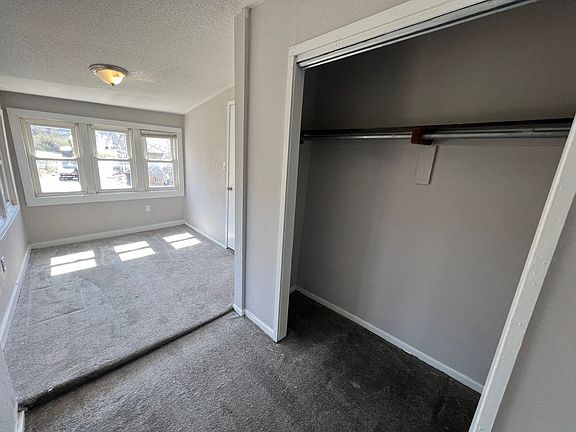 5th image of 2737 Vine St Floor 2