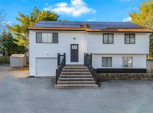 3 Star Ct, East Patchogue, NY 11772
