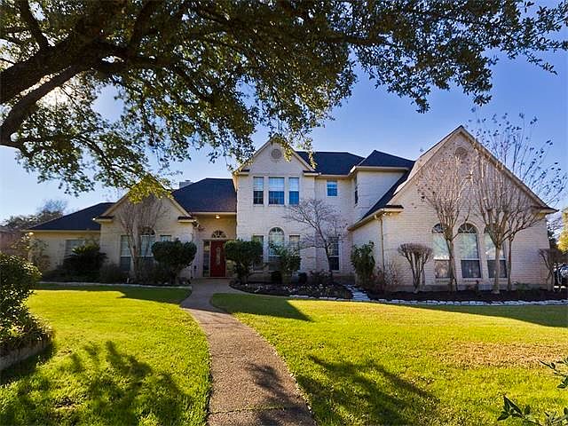 YOU ARE IN LUCK!! This home is now available and can be yours!! Pull into the ample driveway and let's begin the tour of this gorgeous home that is ready for you to move right in! Go ahead and call the movers before we start, because this one will go fast