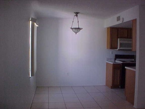 5th image of 1028 Plantation Dr APT C4