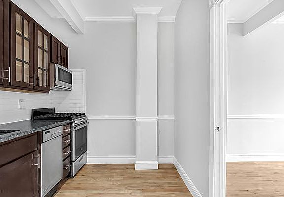 3rd image of 344 E 85th St APT 3A