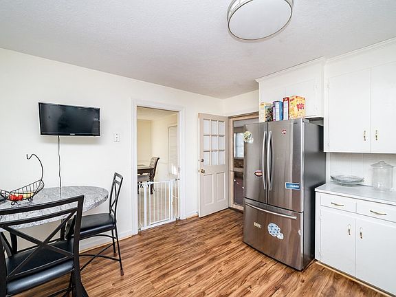 3rd image of 223 Chesterfield Rd