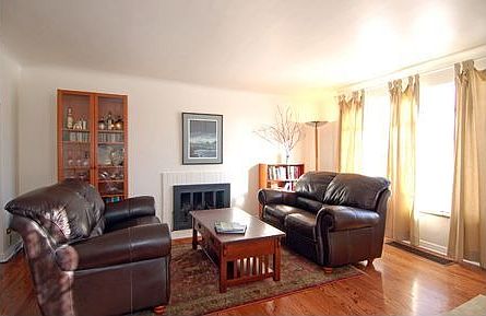 Living Room w/gas FP
