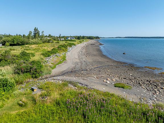 5th image of 328 S Lubec Road