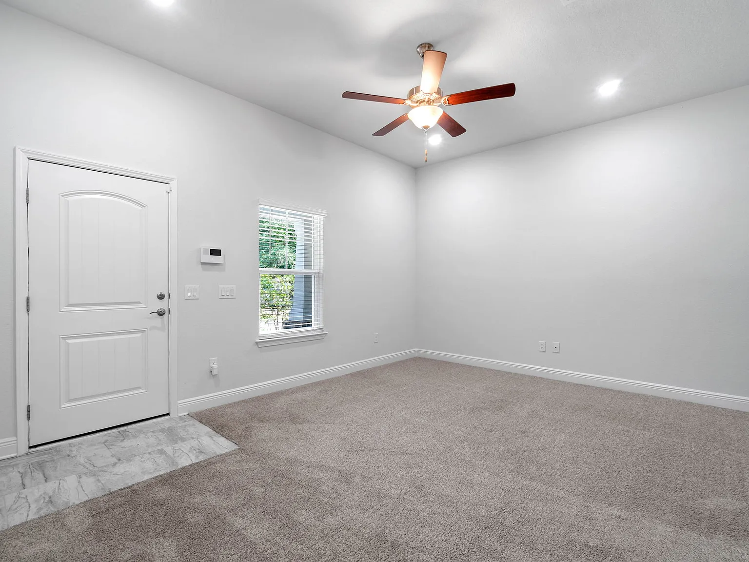 Adorable Craftsman Inspired Duplex in a great area for Rent — Photo 3