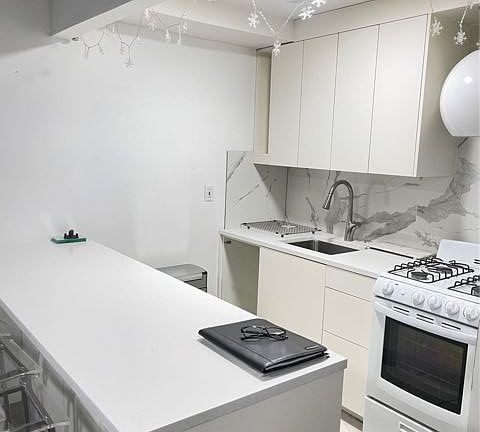 4th image of 767 Forest Ave APT 1