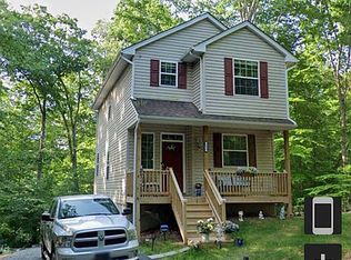 8615 McGrath Rd, Manassas, VA 20112