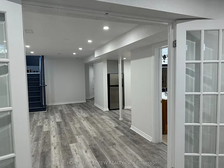 36 Rosanna Cres — Photo 17