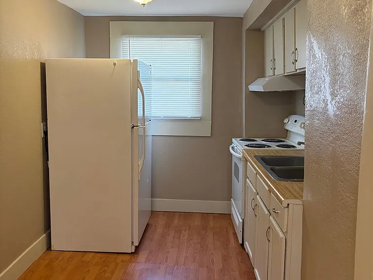 3808 Wyandotte St — Photo 4