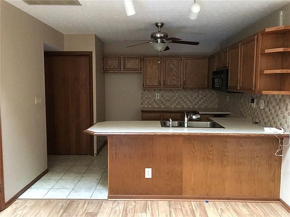 4th image of 463 Jamestown Cir