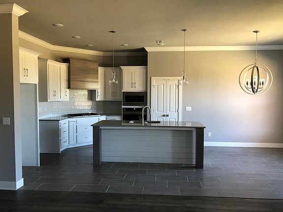 3rd image of 1080 Elizabeth Dr