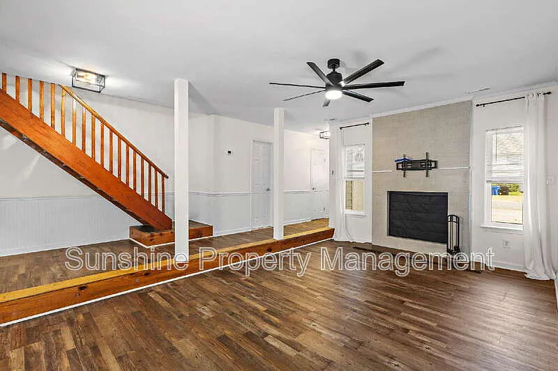 3 bed, 2.5 bath, 1600 sqft, $2,700 — Photo 3