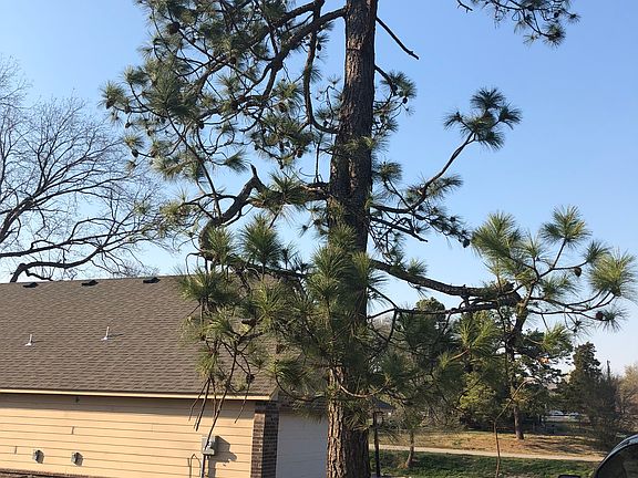 3rd image of 612 S Atoka Ave
