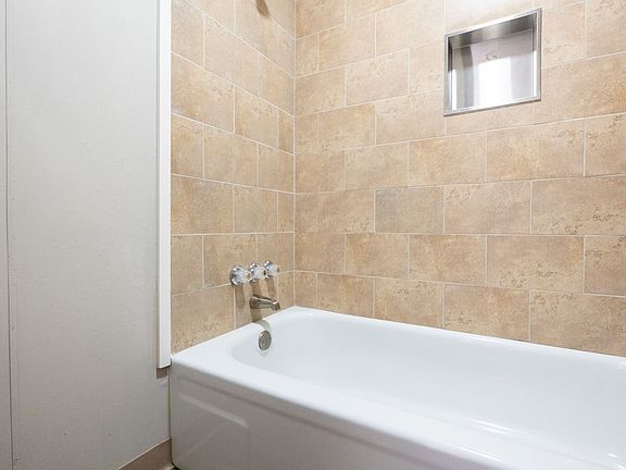 4th image of 605 Smith Ave SW #2