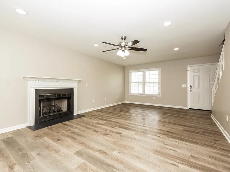 1327 Cason Ln — Photo 5