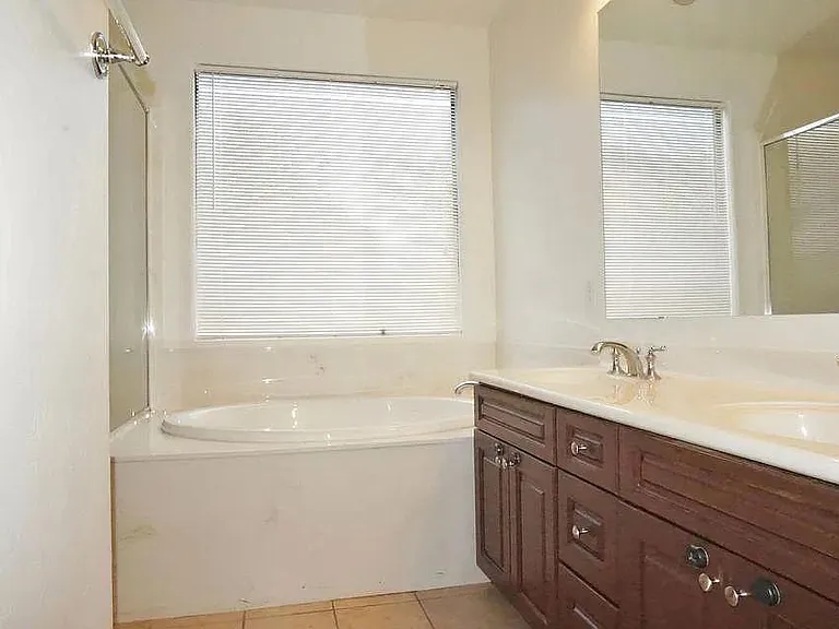 1354 Sabatina St — Photo 12