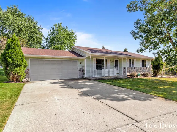 3950 York View Dr NW, Comstock Park, MI 49321