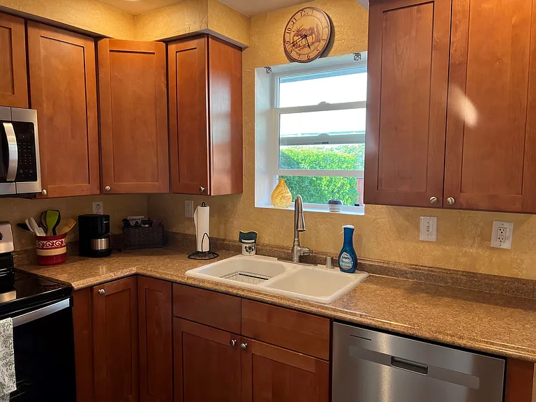 560 Hemlock Way — Photo 8