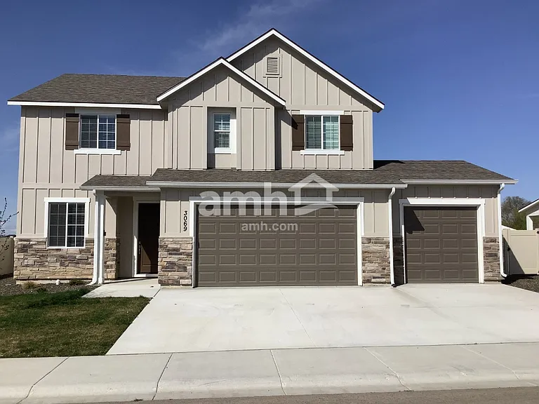 3069 N Vigo Ave — Photo 1