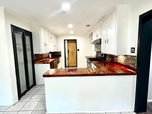 435 County Road 3310, Cleveland, TX 77327