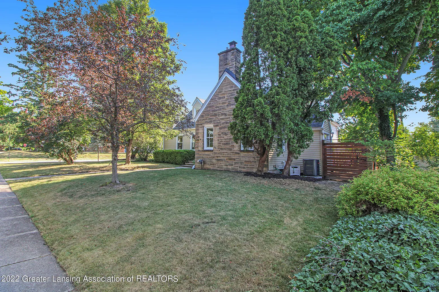 340 E Orchard St photo 1