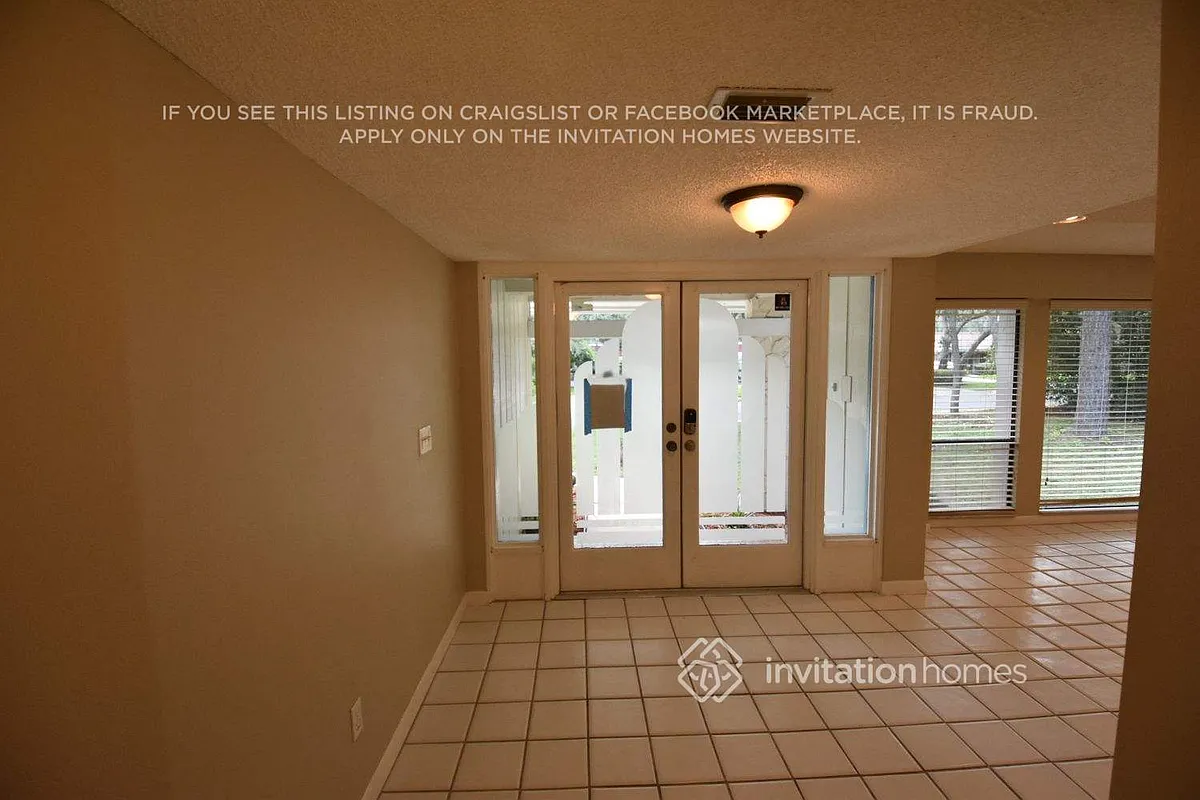Building Photo - 204 W Ridgewood Ct