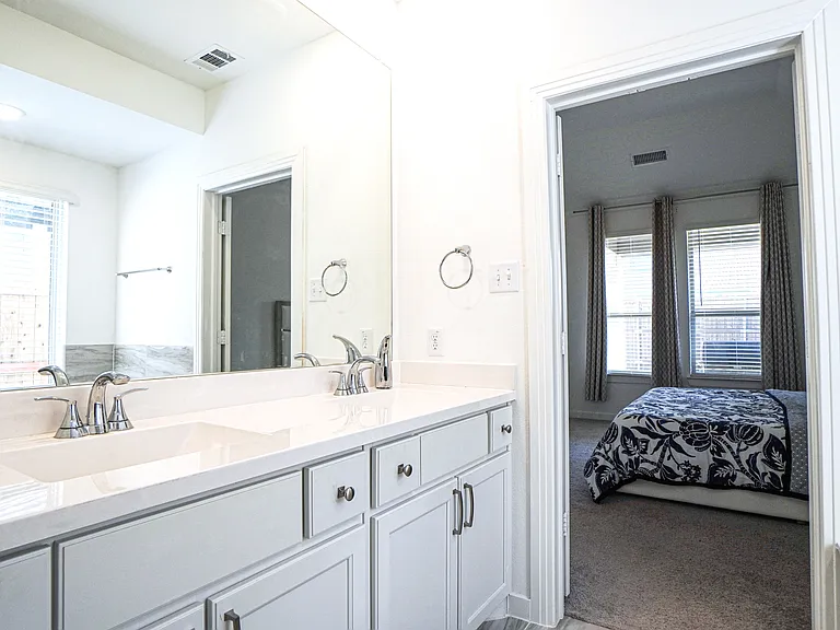 2420 Green River Rd — Photo 13
