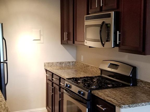 5th image of 700 E 8th St Unit 7N