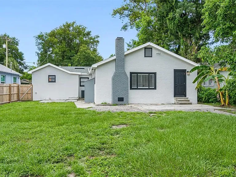1320 E Giddens Ave — Photo 14