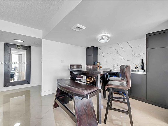 3rd image of 18021 Biscayne Blvd APT 1001