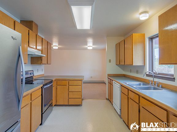 3rd image of 1214 Hampstead Ave