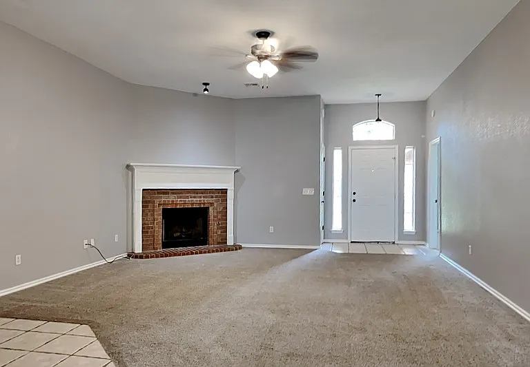 1717 SW 32nd St — Photo 2