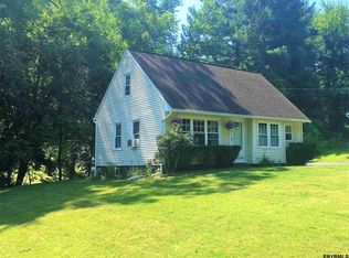5 Vagele Ln, Glenmont, NY 12077