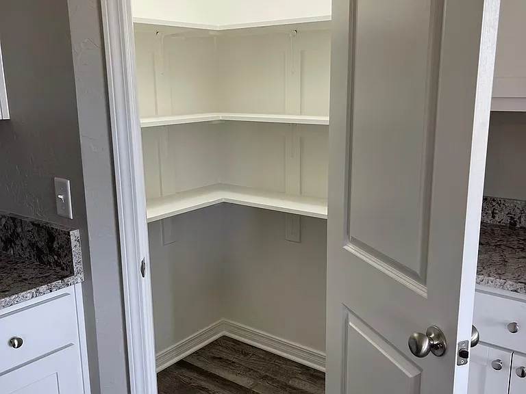 405 Myra Lynn Ln — Photo 4