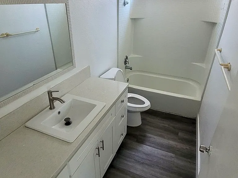 343 Claydelle Ave #B — Photo 6