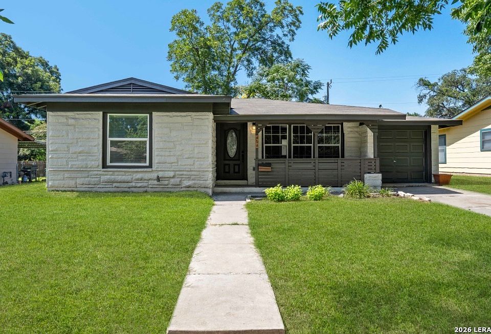 1st image of 454 STOREYWOOD DR