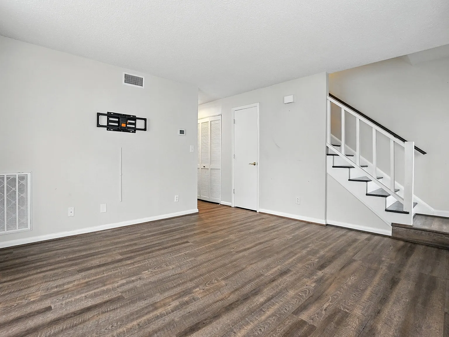1101 Surry Lane - 1 — Photo 1