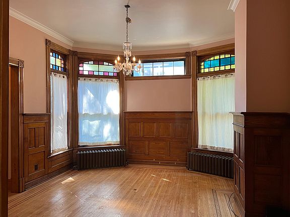 5th image of 448 Ashland Ave Unit 1